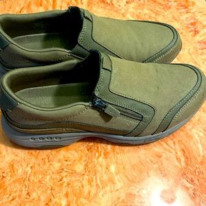 Easy Spirit Women's Loafer (Thallow) Sz 8 tan with small side zipper